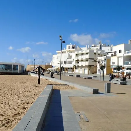 Spacious In With Sea View - 90 M² Apartmán