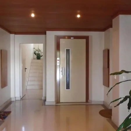 Spacious In With Sea View - 90 M²