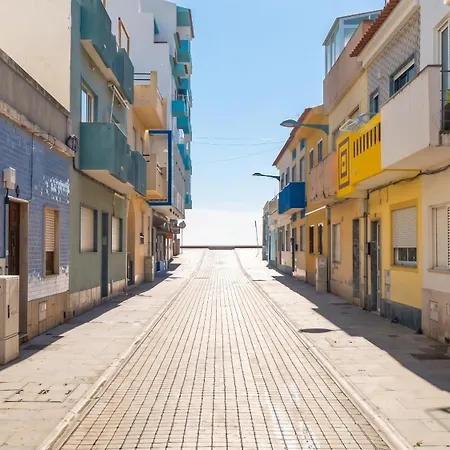 Spacious In With Sea View - 90 M²